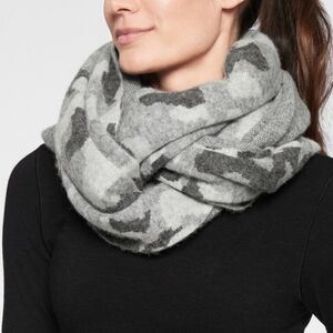 Athleta Gray Camo Jacquard Scarf - Alpaca Merino Wool Blend